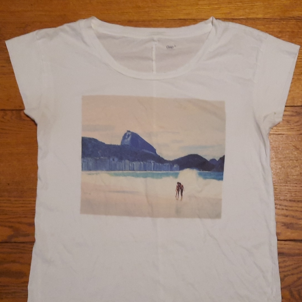 Casual graphic white shirt with beach scene